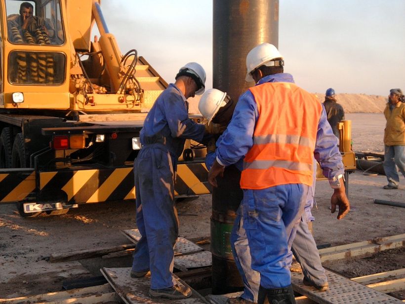 Conductor piling with crane support